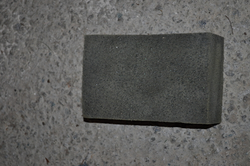 Éponge de carreleur pour nettoyer les joints lors de la pose du carrelage